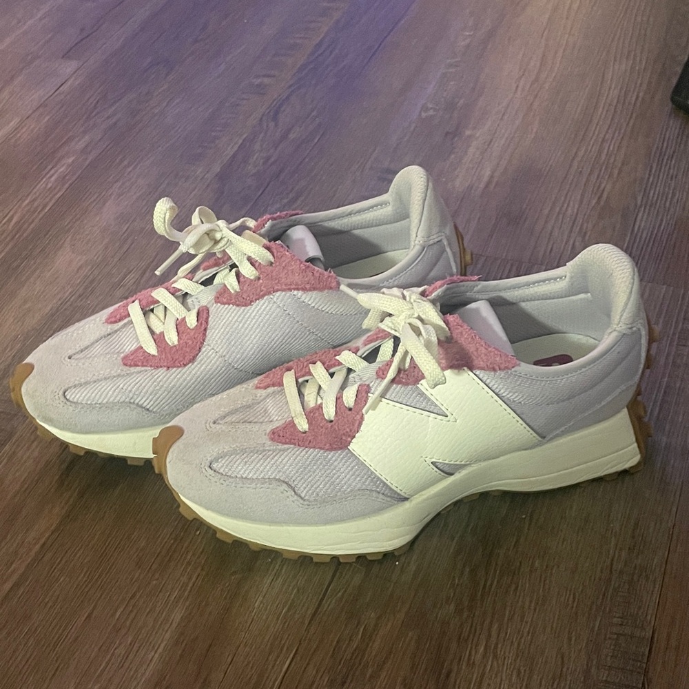 Women's New Balance 327 sneakers 6.5